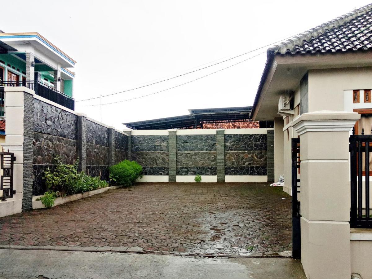 Wisma Andali Syariah Near Rsud Cideres Majalengka Exterior photo